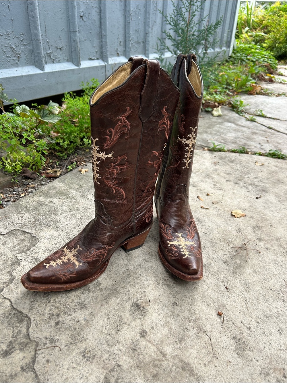 Circle G Cross Embroidery Western Boots, size 9.5